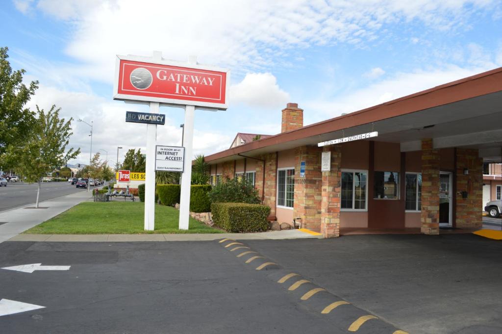 Fairfield Hotel | Gateway Inn Fairfield