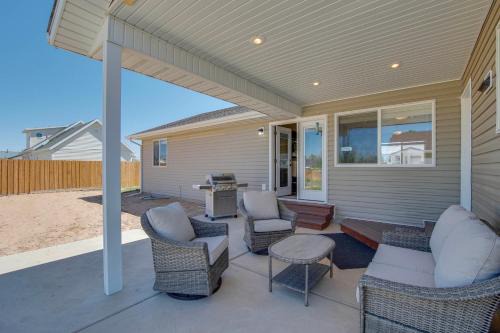 Enoch House | Gateway to Zion NP! Group Getaway w/Mtn Views