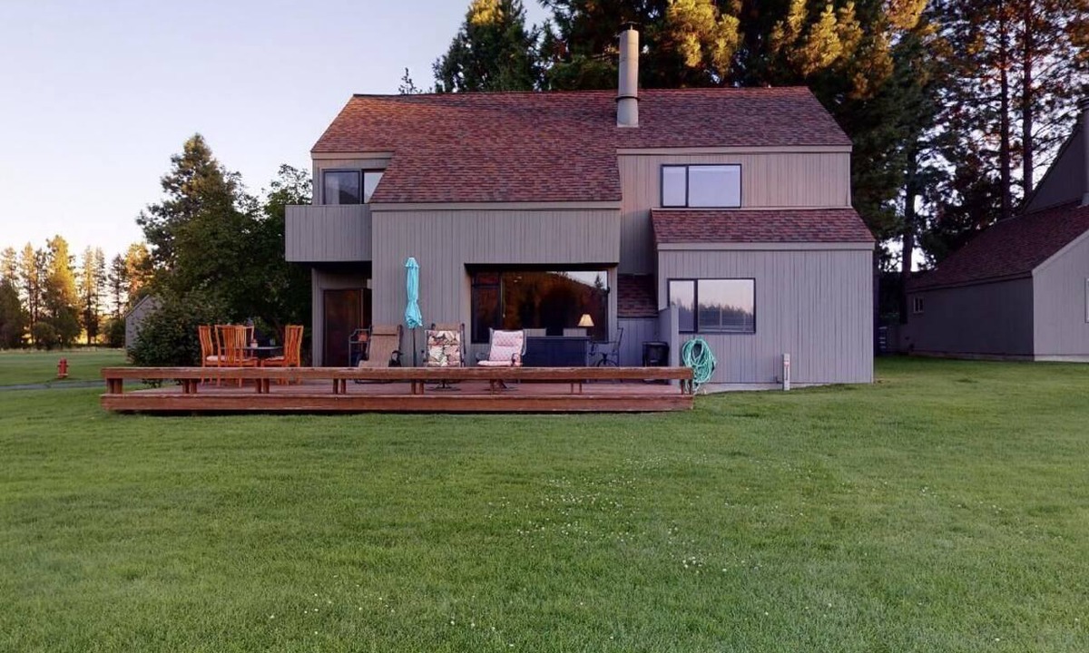 Black Butte Ranch Condo | GC092 | Traditional yet updated Condo sitting on the Big Meadow Golf Course!