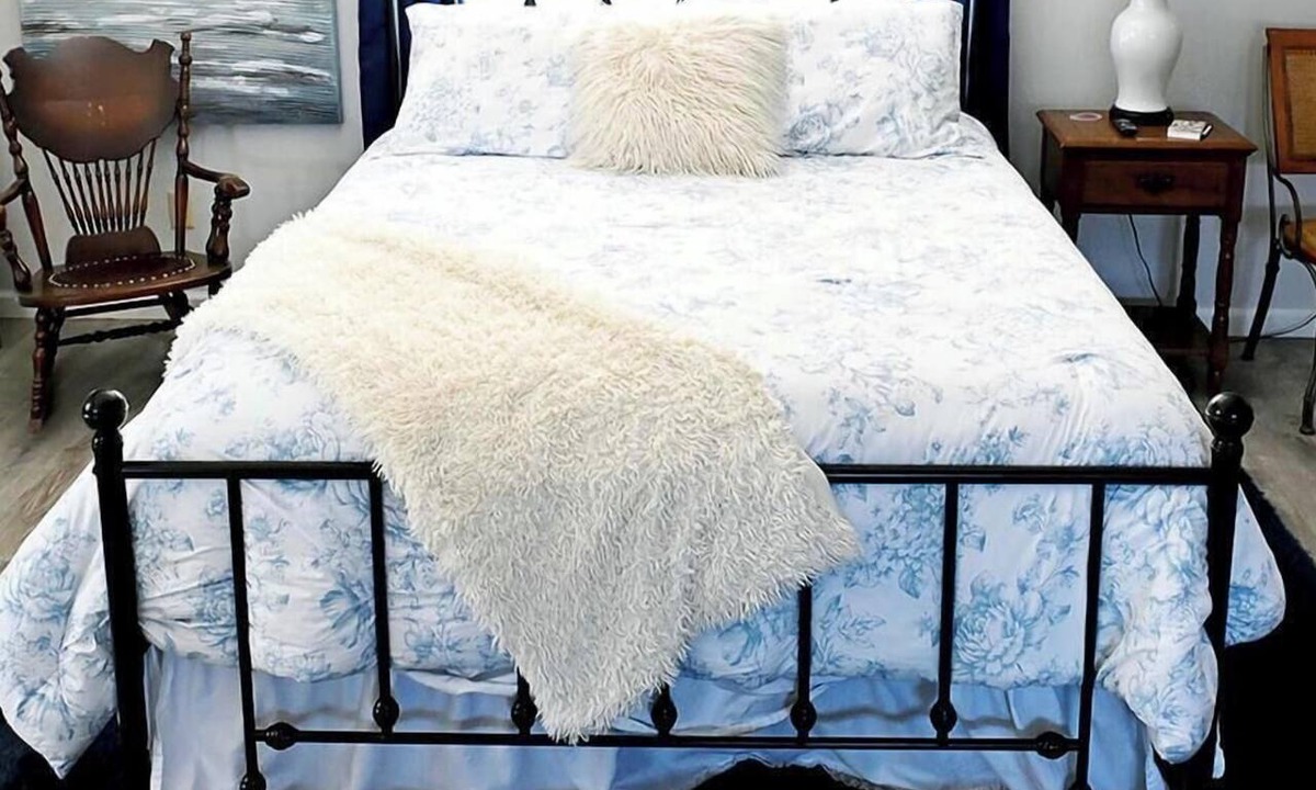 Clovis Apartment | Gem Studio with full private kitchen steps from charming Old Town Clovis
