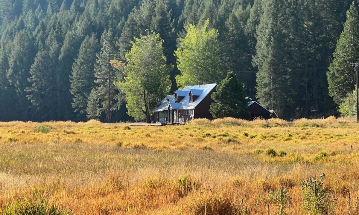 Sloat Cabin | Get away at the Lost Sierra Ranch