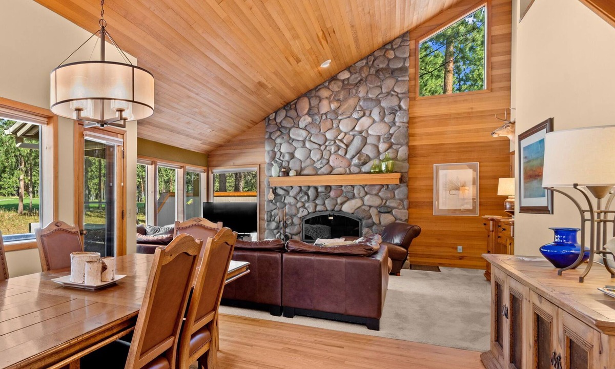 Black Butte Ranch House | Getaway Golf Course Home - Private Hot Tub, Cozy Firepit, King Beds, Bunks, A/C