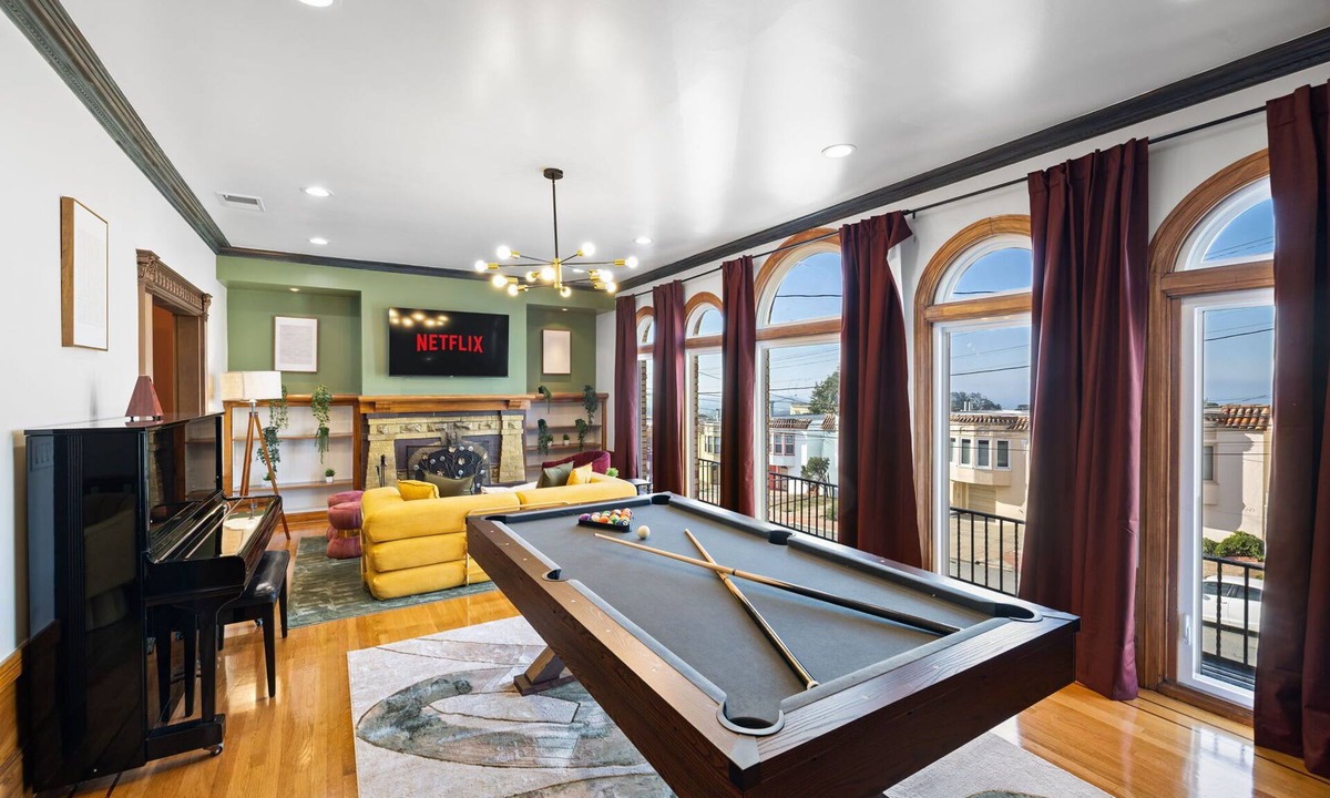 Inner Parkside House | GG Park-Sunset-Ocean Beach-Parking,WD-Pool Table
