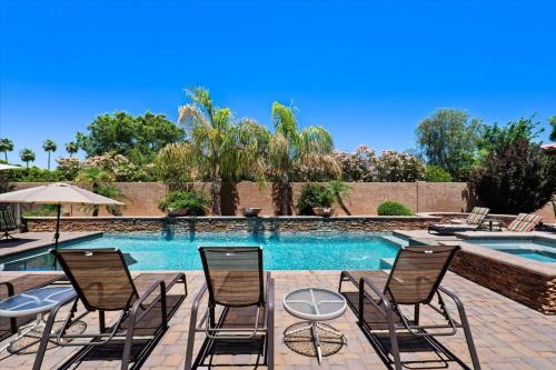 Estate Grove Valencia Est House | Glencove Haven