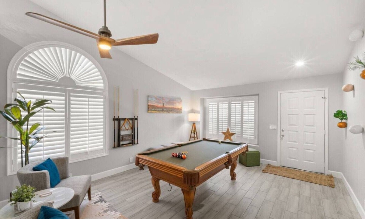 Deer Valley House | Glorious Glendale, Heated Pool, Pool Table, BBQ!