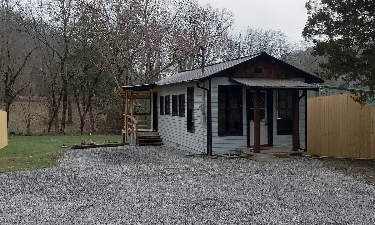 Heiskell House | "Going postal" Historical post office turned into charming tiny home.
