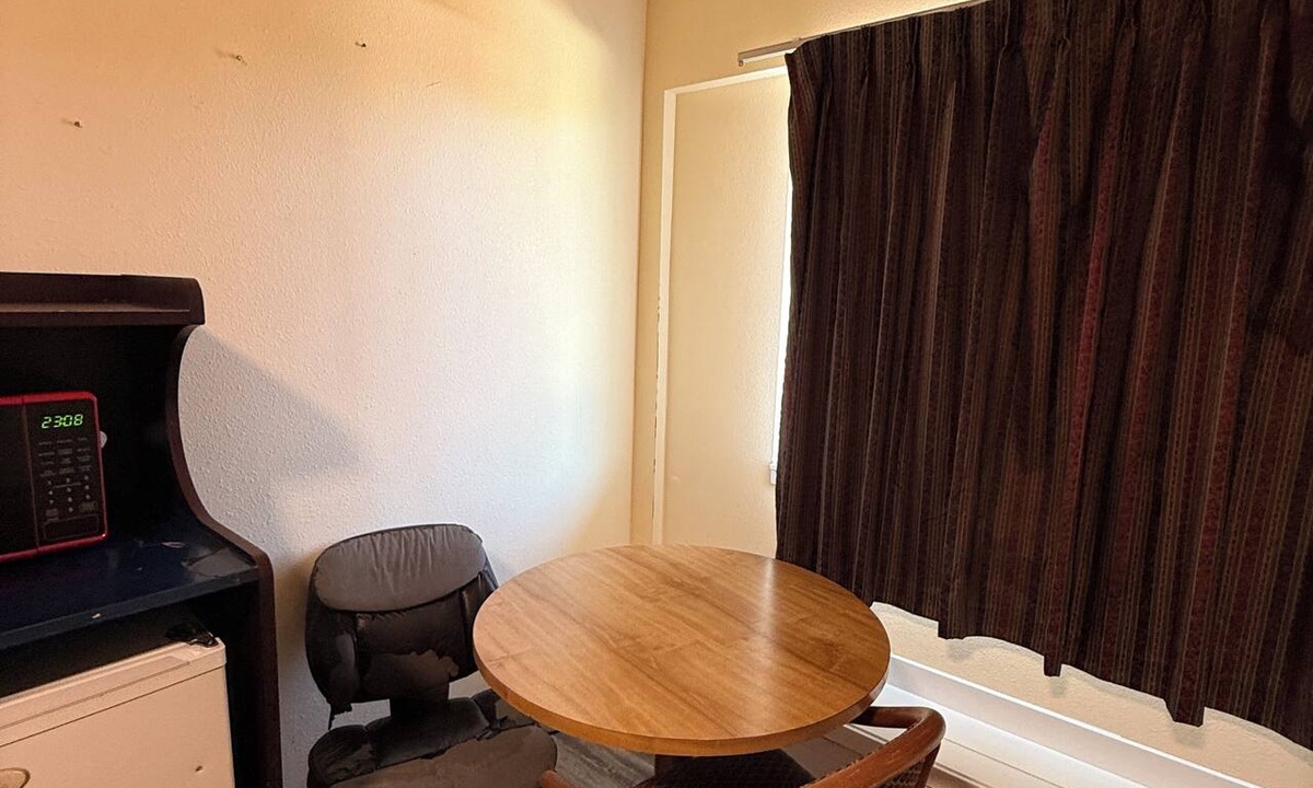 Gresham Hotel | Golden Knight Motel