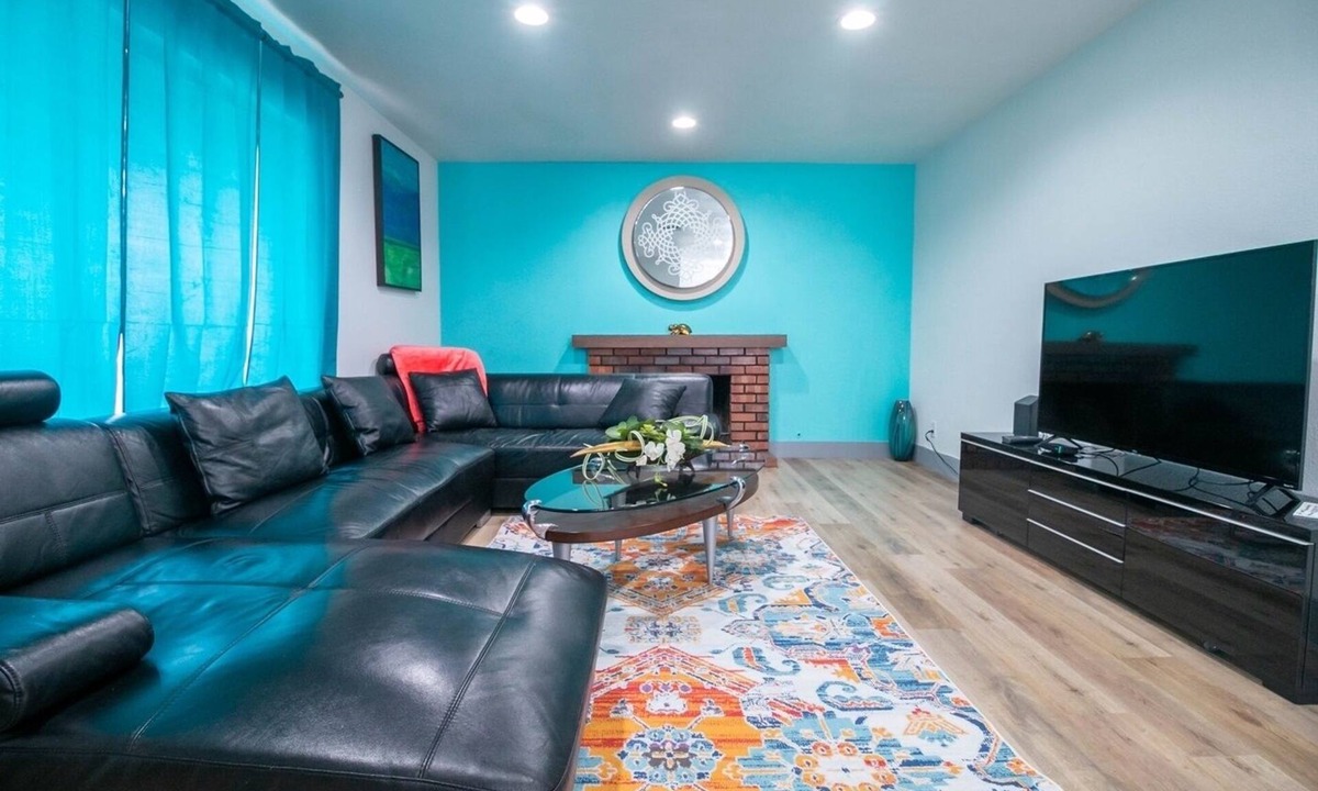 Villa Bonita Estates House | Golden Modern 4 Bedroom House