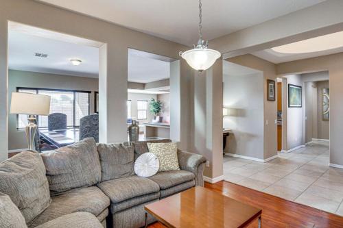 Sunrise Manor Apartment | Golf, Relax and Explore at this Vegas Stay with golf course access