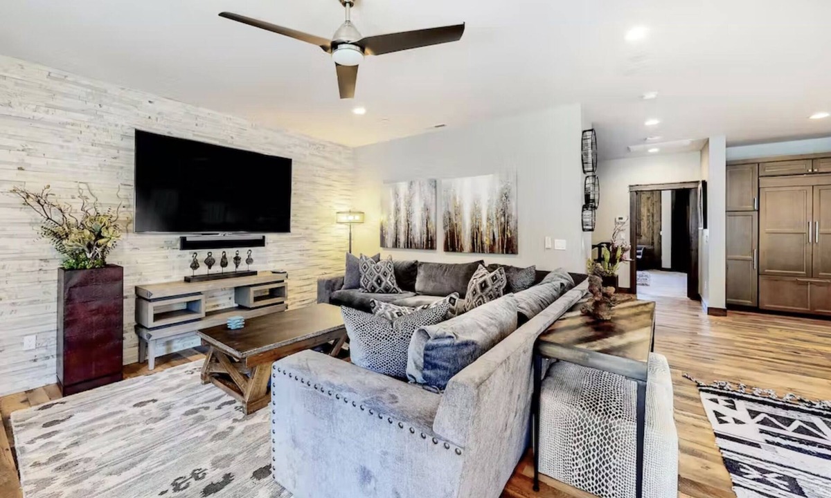 South Lake Tahoe Villa | Gondola Vista 4 Bedroom Villa w/Hot Tub