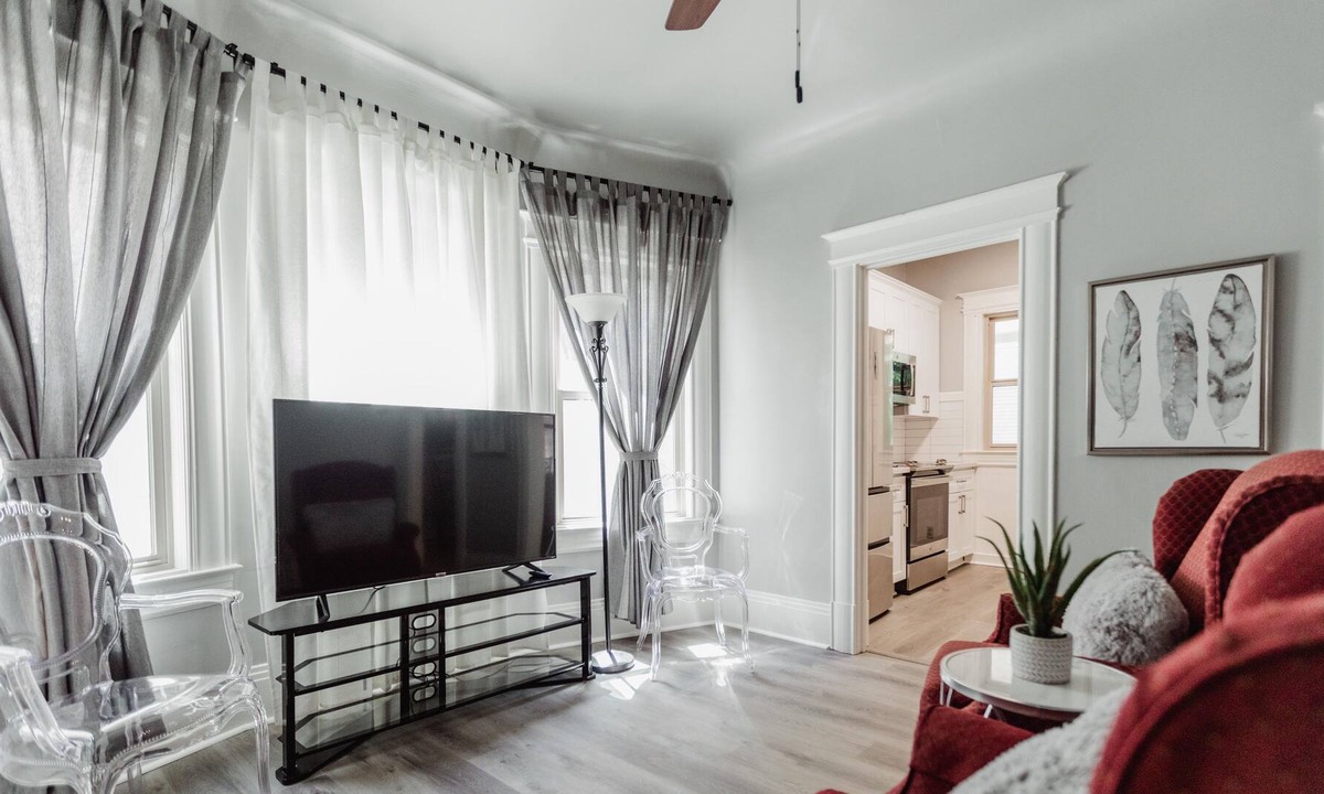 Midtown Sacramento Apartment | Gorgeous 2 BR in Midtown Sac | near Sutter's Fort