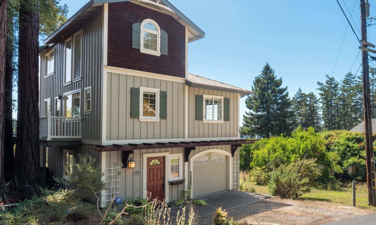Anchor Bay House | Gorgeous 3 BDR Home in Gualala w/Ocean View!