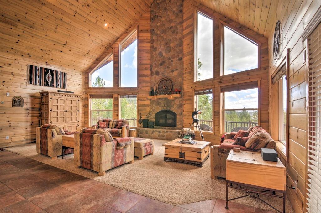 Long Valley Junction House | Gorgeous Alton Cabin w/Deck + Mountain Views