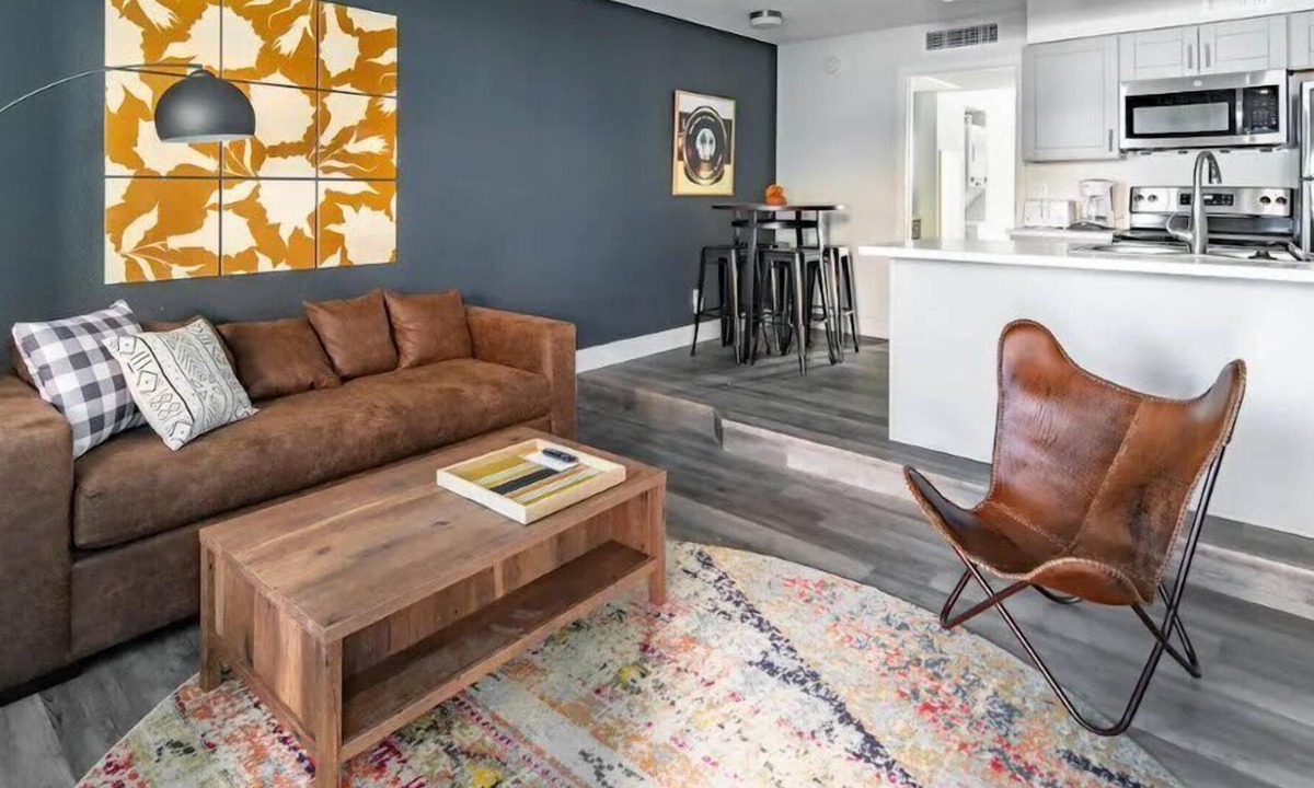 Goebel Apartment | Gorgeous CozySuites Camelback w/pool, parking! 06