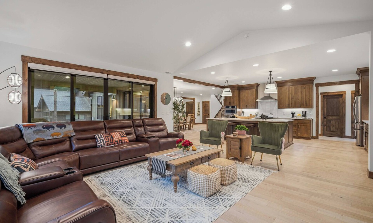 La Pine House | Gorgeous Family Retreat Access to Forest House