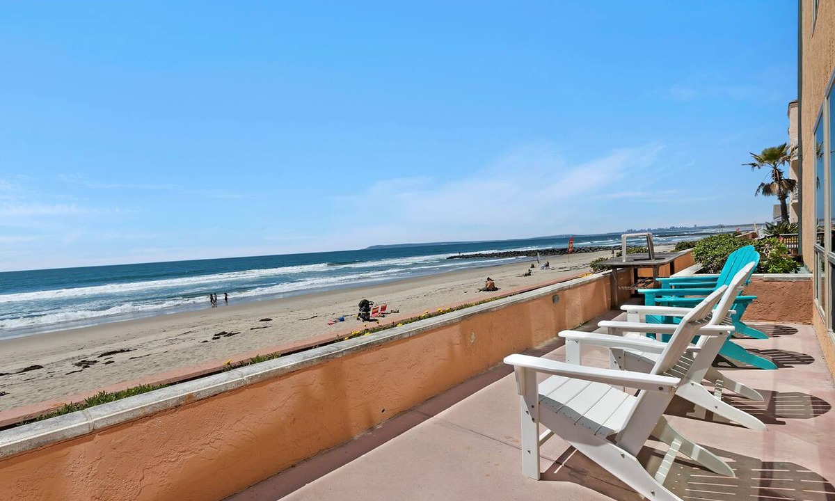 Imperial Beach Apartment | Gorgeous Large Spacious 3 Bedroom Direct Oceanfront