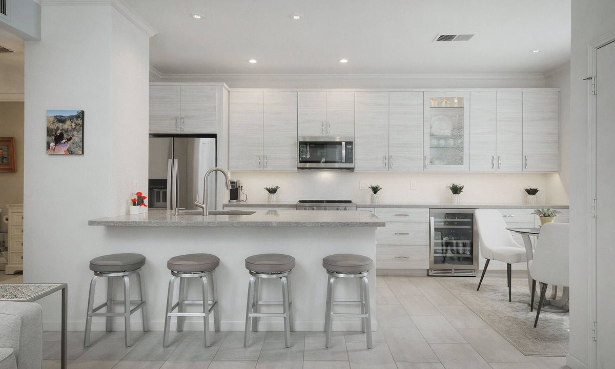 Desert Paradise Estates Condo | Gorgeous Luxury Condo - Walk to Kierland Commons