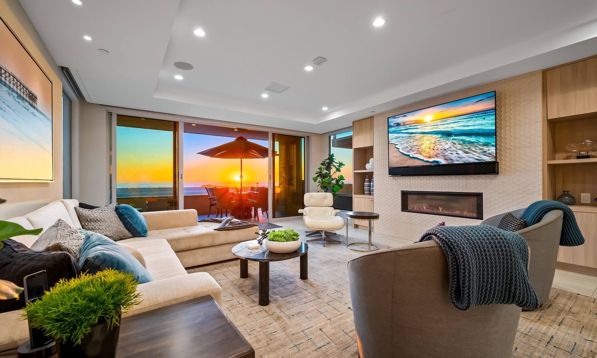 West Newport House | Gorgeous ocean front three-story home