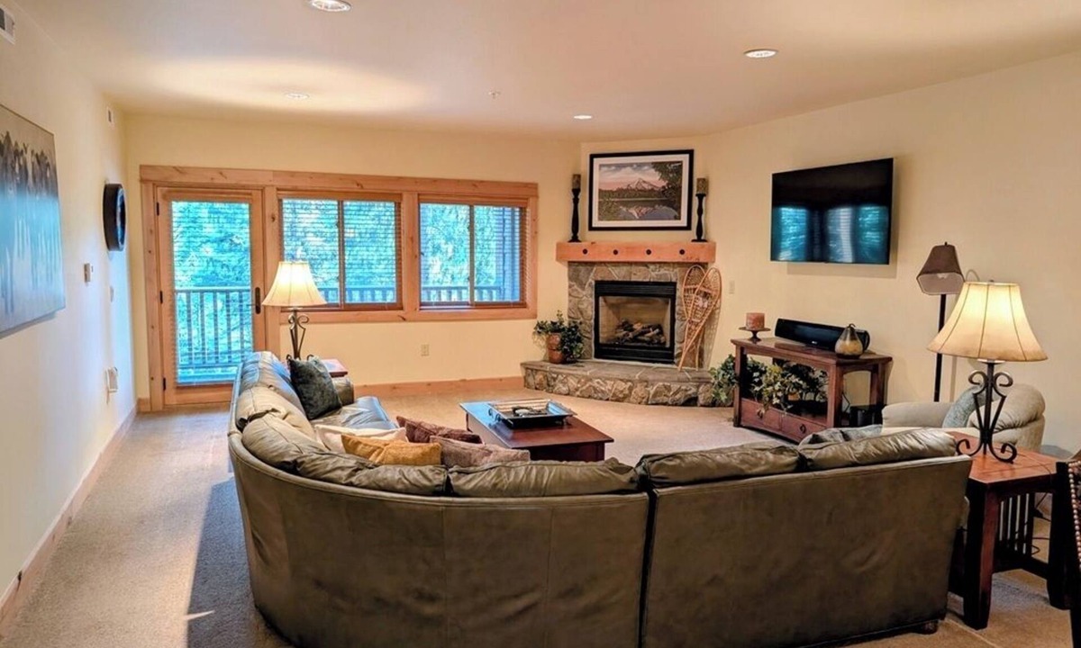 Government Camp House | Grand Lodge 4 at the Official Collins Lake Resort