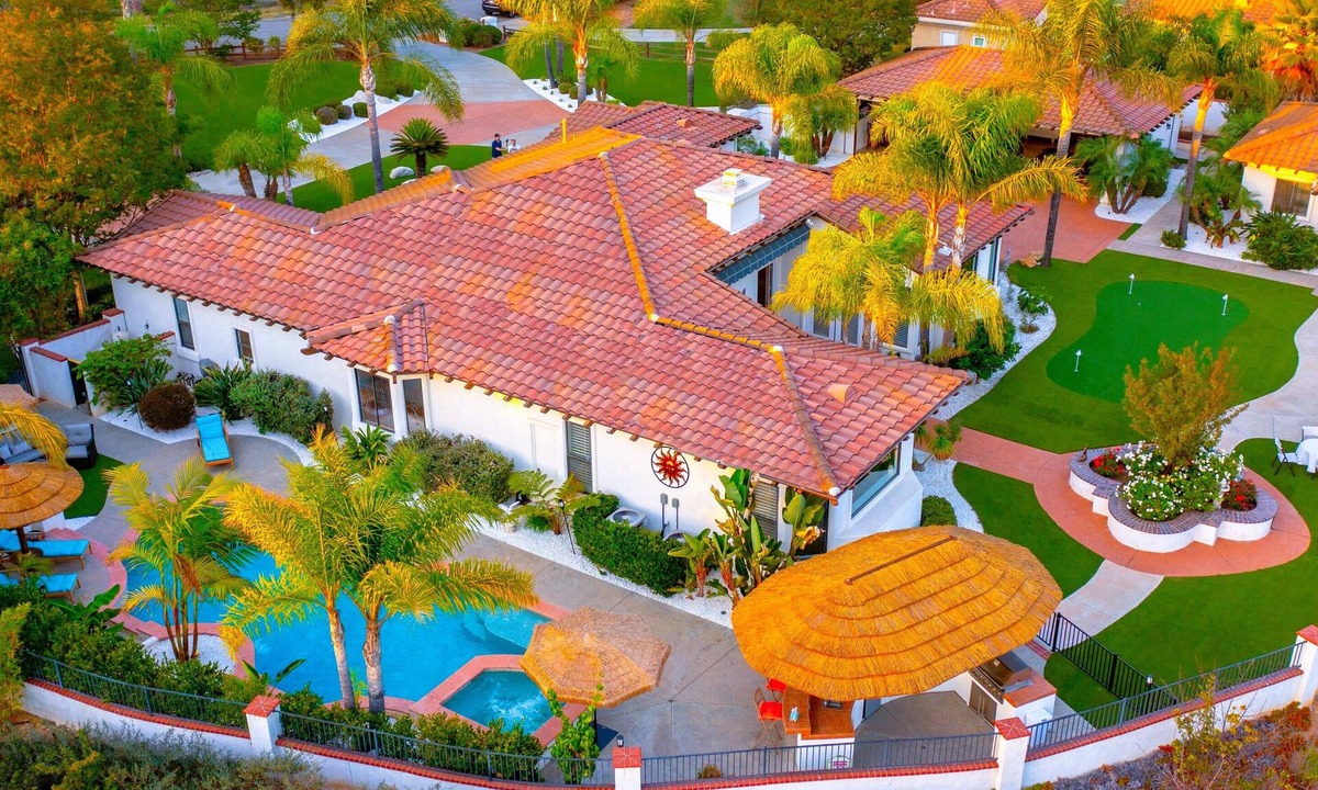 Fallbrook Villa | Grand Lux - Luxury Resort Pool Villa - Wedding Guests - Golf - Wine - Beaches