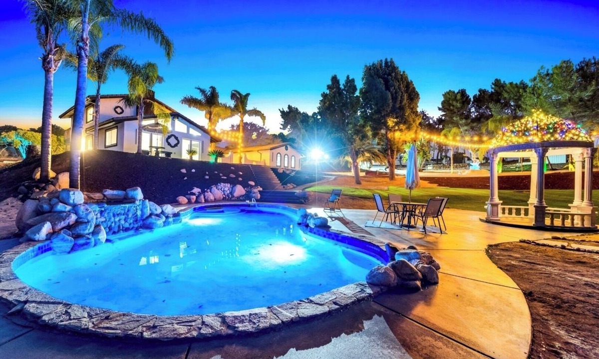 Vista Villa | Grand Vista 4BR Villa | Near Legoland CA