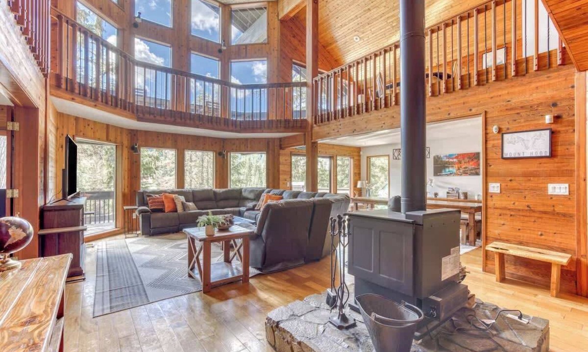 Government Camp Ski Chalet | Great Blue Lodge - Scenic escape | Hot tub & sauna