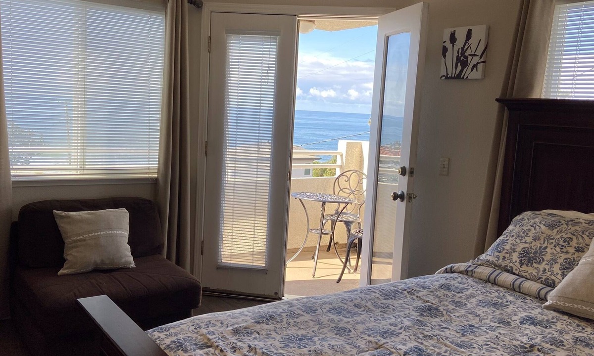 Motel District Condo | Great location! Easy beach access! Sleeps 12