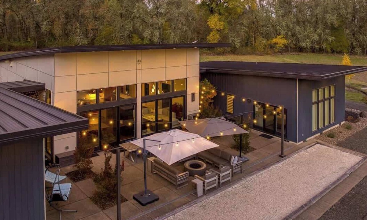 McMinnville House | Green Acres - Serene Luxury Wine Country Retreat