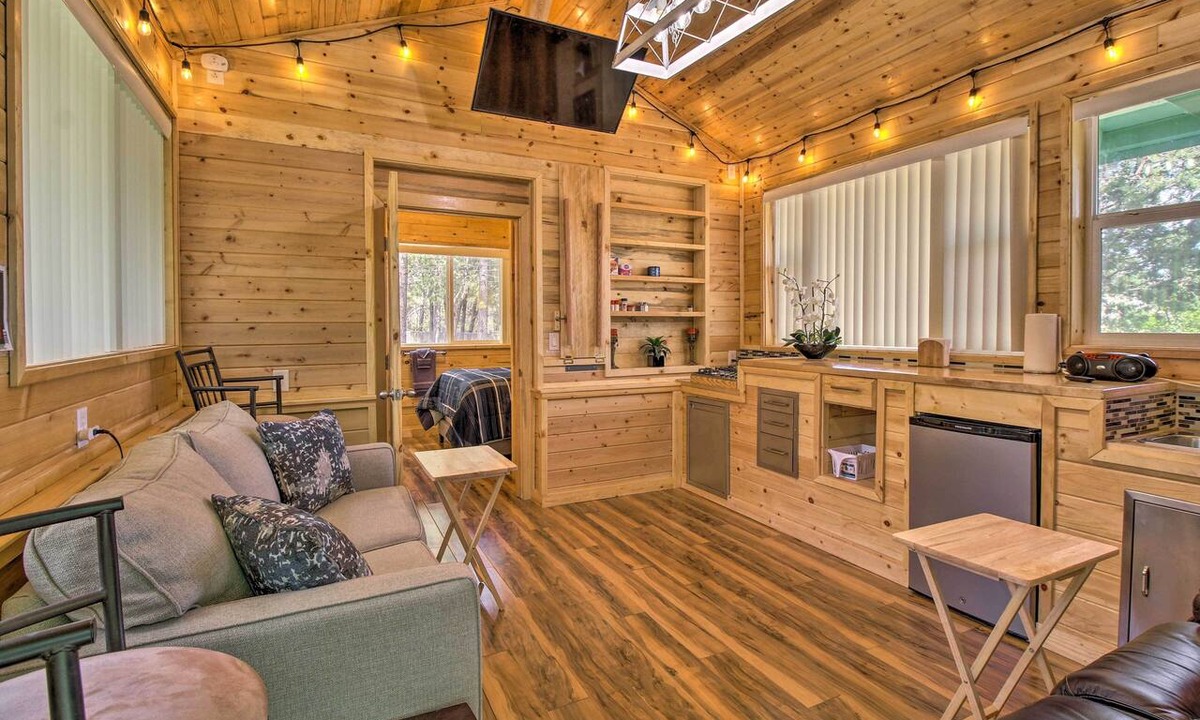 Show Low Cottage | Grill, Fire Pit: Pet-friendly Lakeside Cottage!