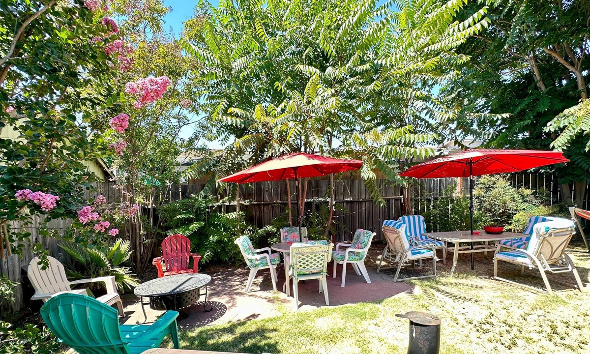 Oakland House | Group Friendly-Fast WiFi-freeParking-Private YD & Patio-Centrally located