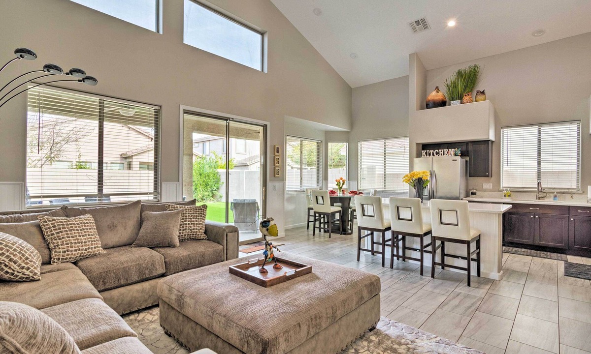 Rovey Farm Estates House | Group Fun in Glendale! Getaway w/Private Pool