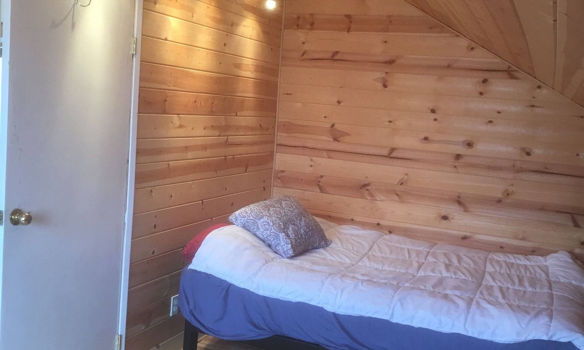 Westwood Park Cottage | Guest House inside the beautiful yard