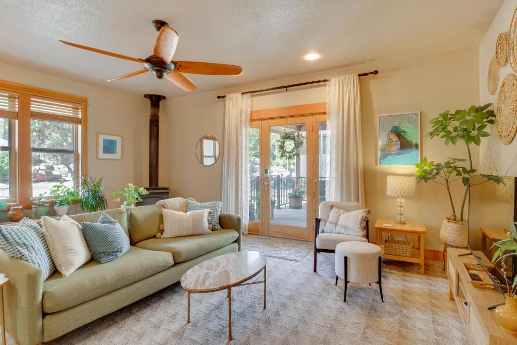 Scotts Mills Apartment | Half-Mi to Scotts Mills Falls: Wine Country Apt