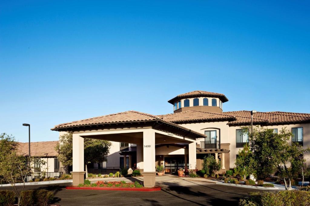 Arroyo Grande Hotel | Hampton Inn & Suites Arroyo Grande