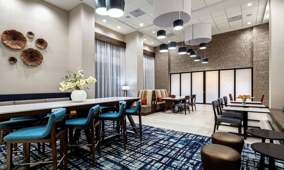Indio Hotel | Hampton Inn & Suites Indio