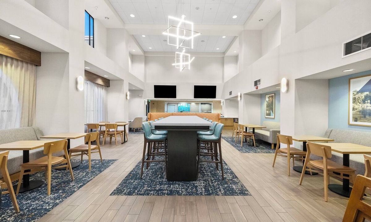Lancaster Hotel | Hampton Inn & Suites Lancaster
