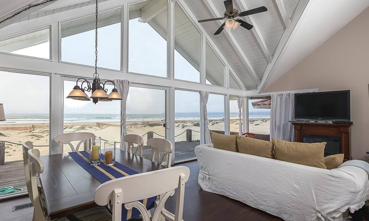 Oceano House | Happy Clam Casa Oceanfront Beach House w/Private GuestHouse