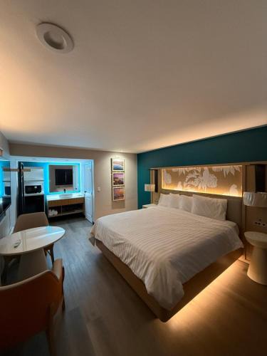 Costa Mesa Hotel | Harbor Bay Inn