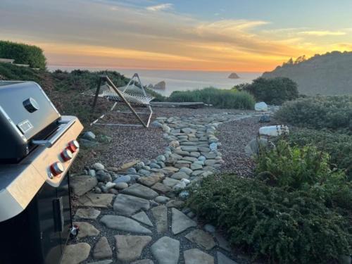 Trinidad House | Harbor Moon l Stunning Trinidad Harbor Ocean Views