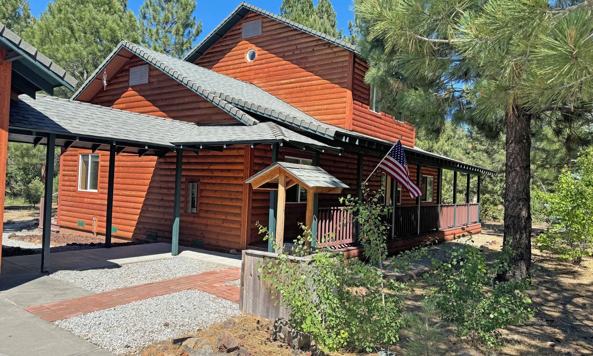Viola Cabin | Hat Creek Cabin in Old Station, near fishing, hiking, Lassen, & Burney w/3 bdms