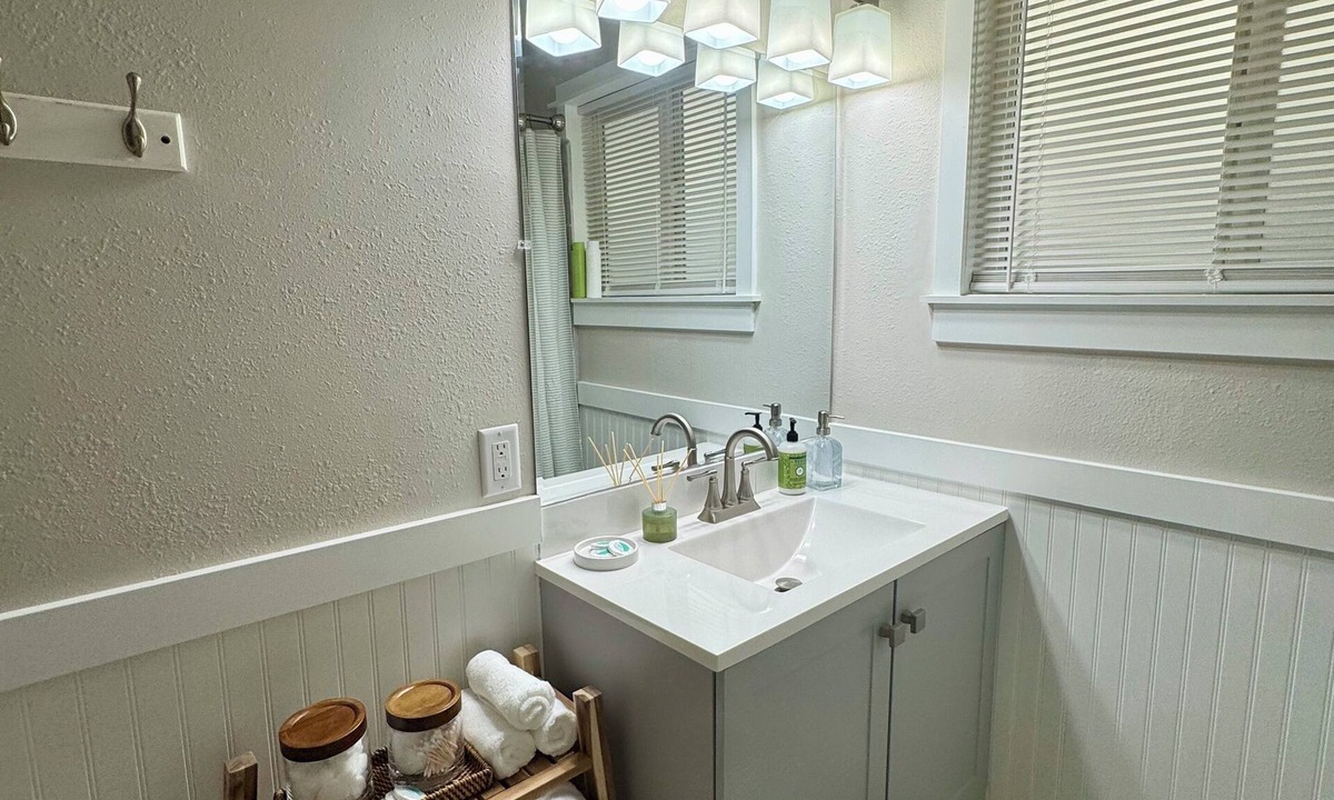 Amazon Apartment | Hayward House- one block from Campus