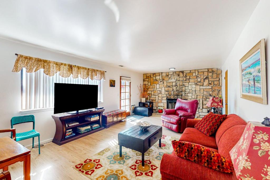 Nipomo House | Hazel Eyes