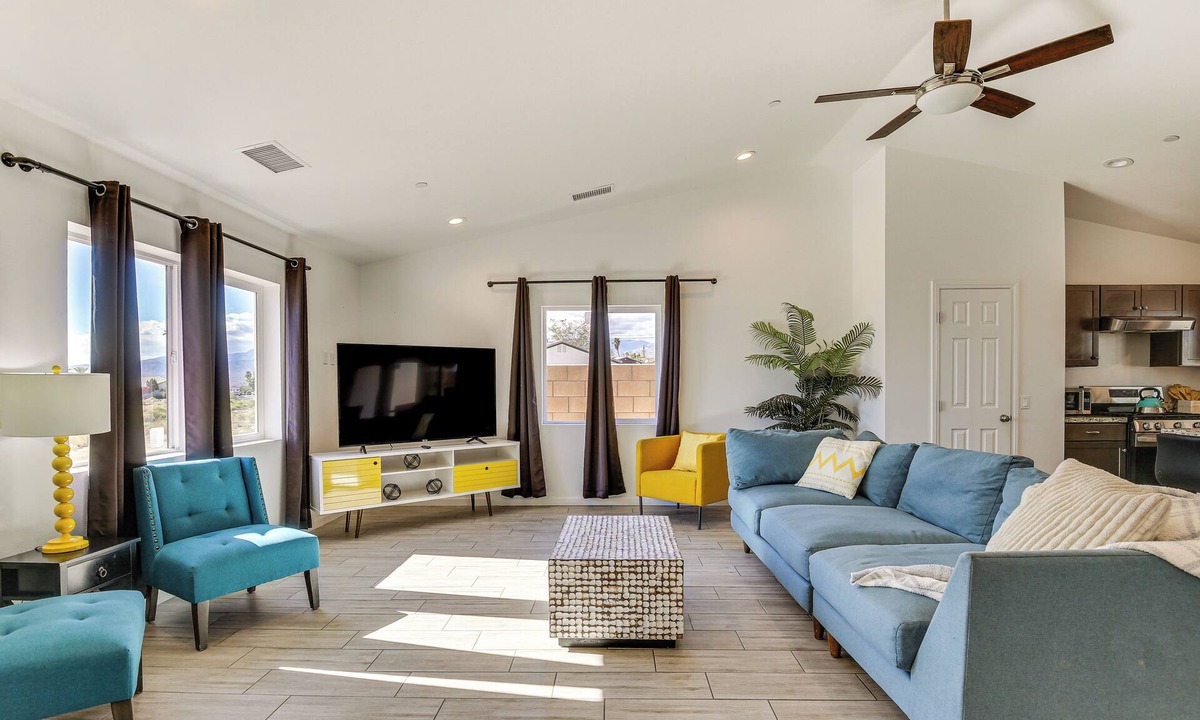 Desert Hot Springs House | Heart of Dtwn Desert Hot Springs! Stylish Retreat