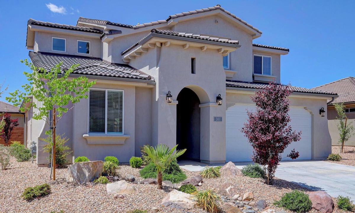 Sienna Hills House | Heart of Sand Hollow 5 Bedroom W/Fire Pit, Pool, & Hot Tub