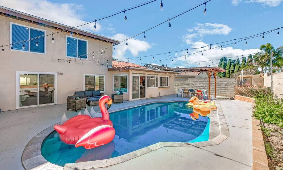 East Side Costa Mesa House | Heated Pool, 5 mins to South Coast Plaza, SA4
