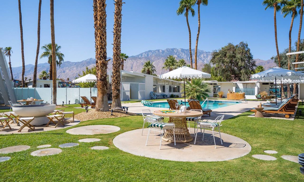 Desert Park Estates Hotel | Heated Pool + Sauna | DT Palm Springs + Mid-Century Style | Monkey Tree Hotel