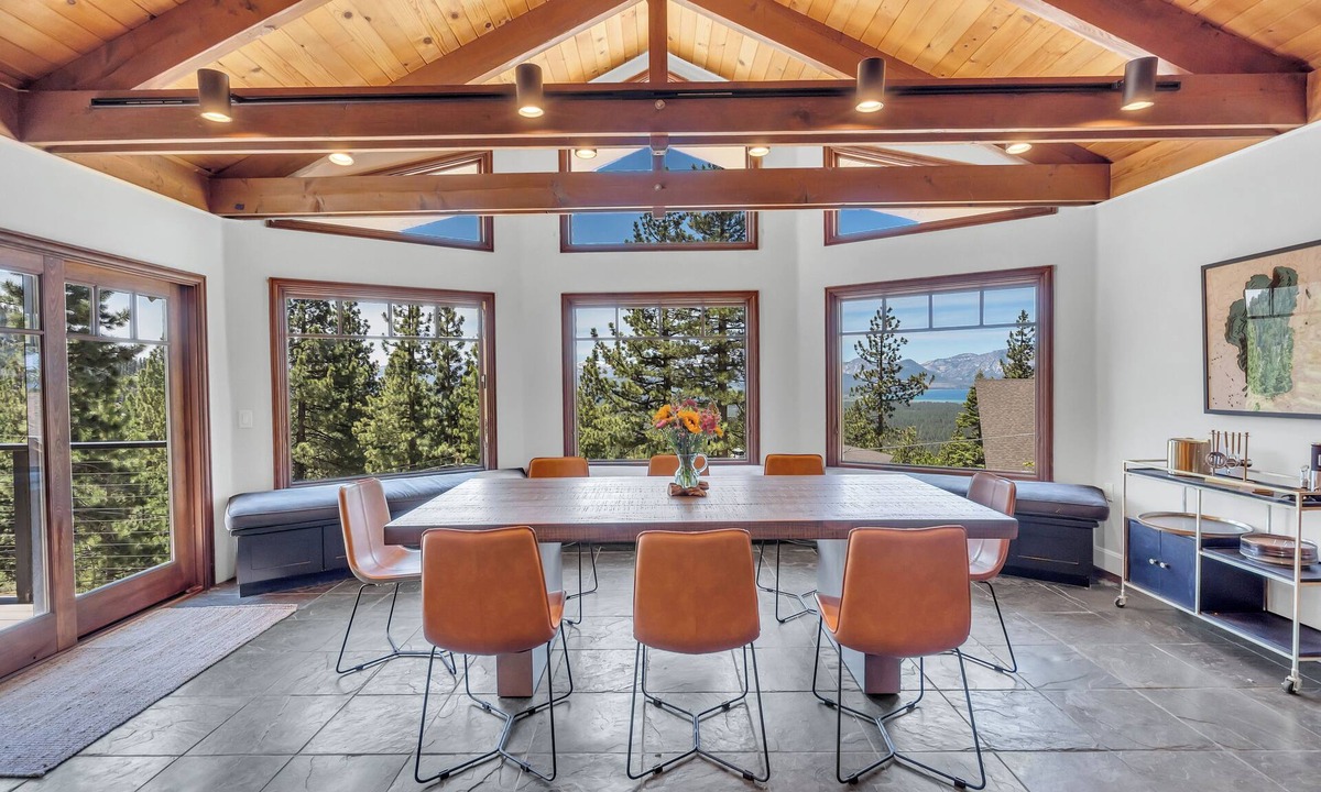 South Lake Tahoe Ski Chalet | Heavenly Manor -Ultimate Tahoe Getaway- ⚠️DO NOT BOOK ON BOOKING⚠️COM. SCAM