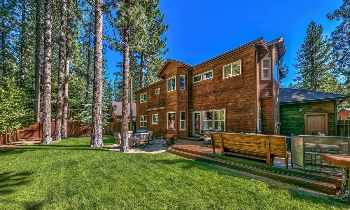 Montgomery Estates House | Heavenly Pines - Hot Tub - Game Room - AC - BBQ