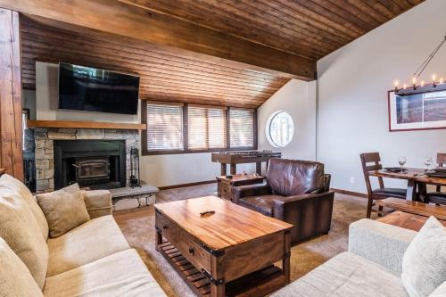 Mammoth Lakes House | Helios 9N