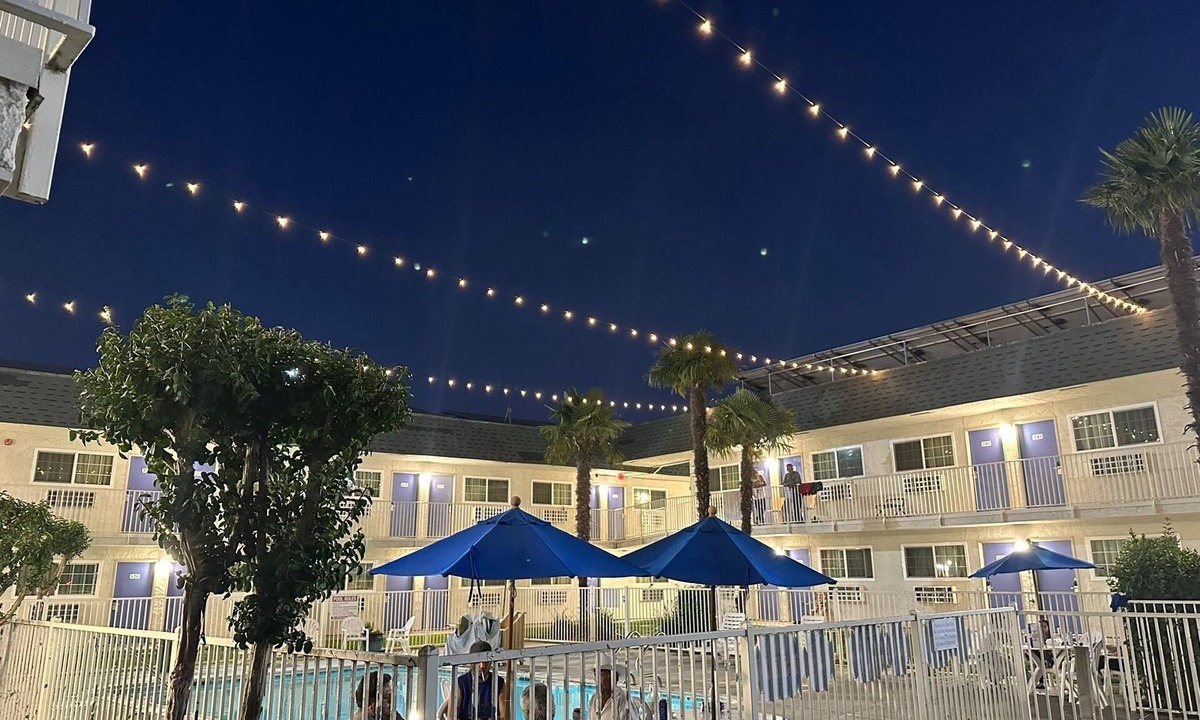 Davis Hotel | Hi-Wheel Flats